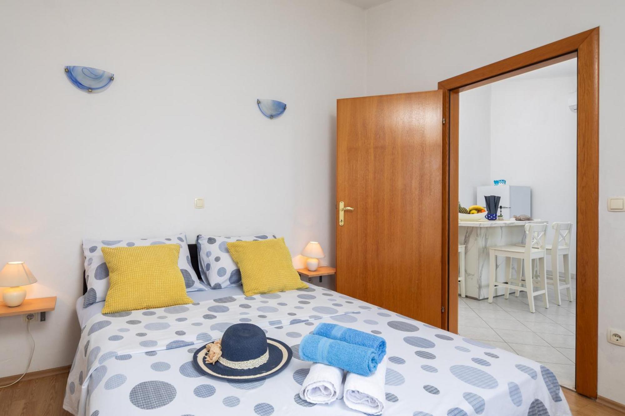 Sky Way Apartments Dugi Rat Exterior foto